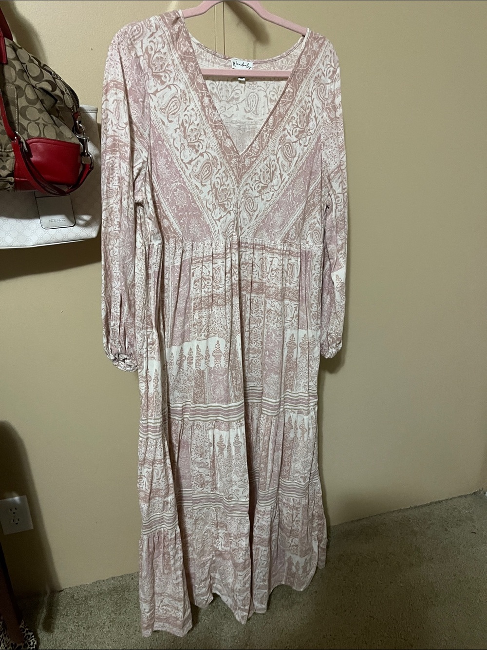 Wonderly Dusty Pink and Cream V‑Neck Paisley Maxi Dress